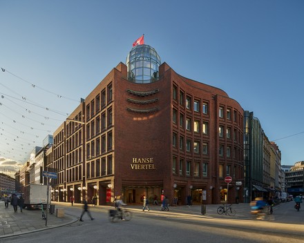 Die denkmalgeschützte Hanseviertel Einkaufspassage in Hamburg (Foto: © CBRE)