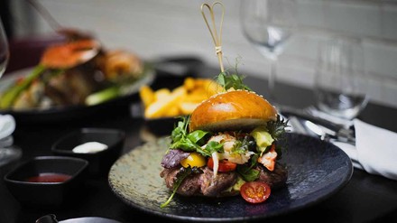 The Court Düsseldorf Burger