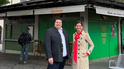 Kommunalreferentin Kristina Frank mit Manfred Kneifel