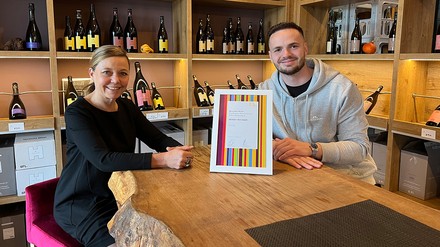 Christina Lennhof (Geschäftsführerin Kraichgau-Stromberg Tourismus) und Philip Jacklin (Marketingdirektor der Heitlinger Genusswelten)