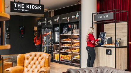 Shop in der Hotellobby Penta Hotel Leipzig