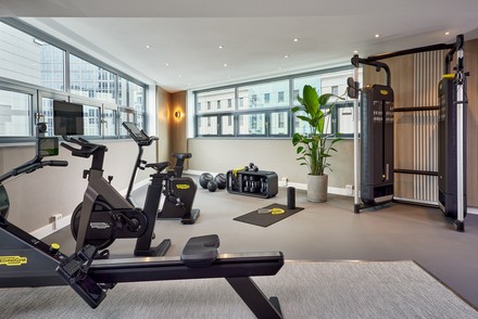 Das knapp 95 Quadratmeter große, lichtdurchflutete Fitnesscenter in der zweiten Etage wurde ebenfalls komplett renoviert. (Foto: © Marriott International)