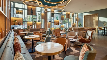 Lobby des Courtyard by Marriott Berlin Mitte