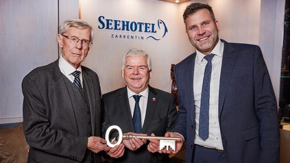 Symbolische Schlüsselübergabe an die Stadt