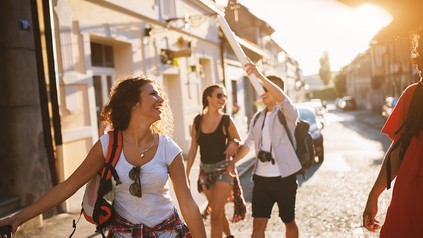 Junge Leute im Urlaub