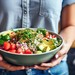 Frau mit Bowl