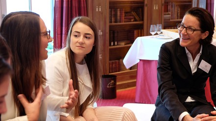 Die Arbeitsgruppe der Young Professionals trifft sich.