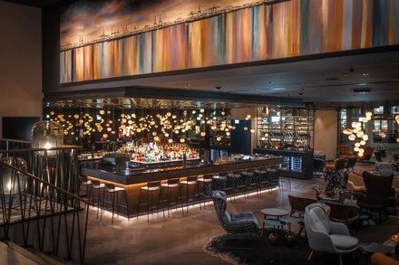 Die Lounge im Hamburger The Cloud One Hotel