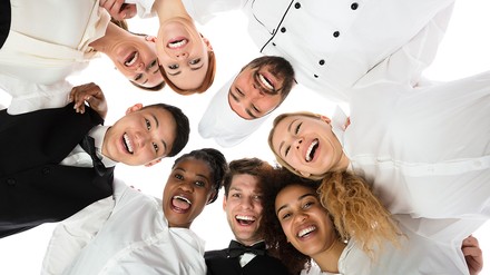 Multikulturelle Mitarbeiter im Gastgewerbe