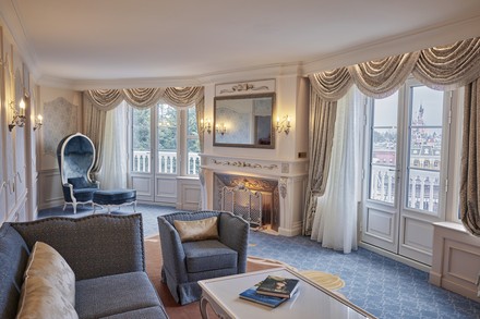 Das Disneyland Hotel bietet 487 Zimmer und Suiten. (Foto: © Disney)