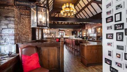 In der rustikal-gemütlichen Torschänke gibt es am 14. Februar ein dreigängiges Heringsmenü.