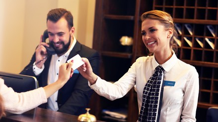 Die Zahl der Übernachtungen bewegte sich im Jahr 2023 noch unter Vorkrisenniveau.  (Foto: © Adobe Stock/Kalim)