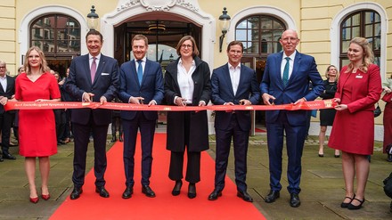 An der feierlichen Neueröffnung nahmen zahlreiche bekannte Gesichter teil. (Foto: © Kempinski Hotel)