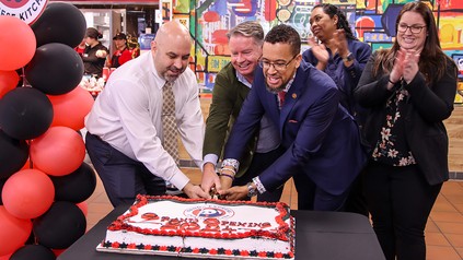 Brian Smith (General Manager Consolidated Exchange Army & Air Force Exchange Service), Jochen Halfmann (CEO Lagardère Travel Retail Deutschland), Dwayne Key (Senior Civilian for Garrison Deputy Commander), Maria Hoods (Deputy General Manager Consolidated Exchange Army & Air Force Exchange Service), Patricia Jamison (Service Business Manager Consolidated Exchange Army & Air Force Exchange Service)