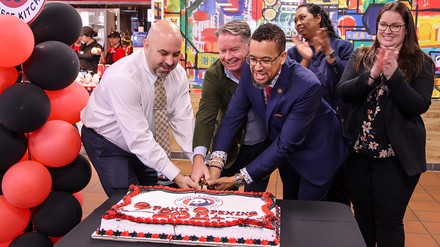 Brian Smith (General Manager Consolidated Exchange Army & Air Force Exchange Service), Jochen Halfmann (CEO Lagardère Travel Retail Deutschland), Dwayne Key (Senior Civilian for Garrison Deputy Commander), Maria Hoods (Deputy General Manager Consolidated Exchange Army & Air Force Exchange Service), Patricia Jamison (Service Business Manager Consolidated Exchange Army & Air Force Exchange Service)