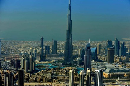 Das Burj Khalifa in der Skyline von Dubai