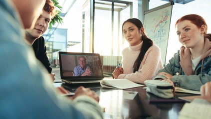 Kommunikation über Zoom benötigt Training. (Foto: © Adobe / IST-Hochschule für Management)