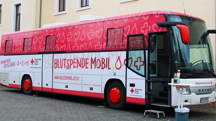 Der Blutspendebus stand für die Aktion bei Sihot zur Verfügung. (Bild: © Sihot)