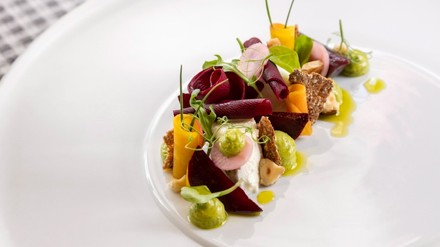 Mit der Verleihung des «Grünen Sterns» wollen die Macher des „Guide Michelin“ Gastronomen für ihre Bemühungen um mehr Nachhaltigkeit auszeichnen. (Foto: © Andreas Wegelin/Hirsch)