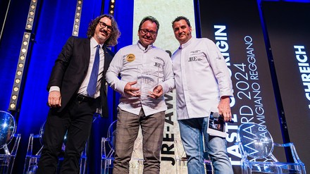 v. l.: Simone Ficarelli from Parmigiano Reggiano, Uwe Machreich, Daniel Lehmann