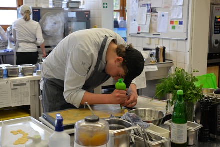 Höchste Konzentration bei der Prüfung in der JRE Genuss-Akademie