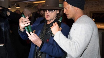 Til Schweiger und Udo Lindenberg mit Bier in der Hand