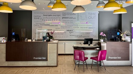 Barrierefreier Zugang zur Check-In-Theke