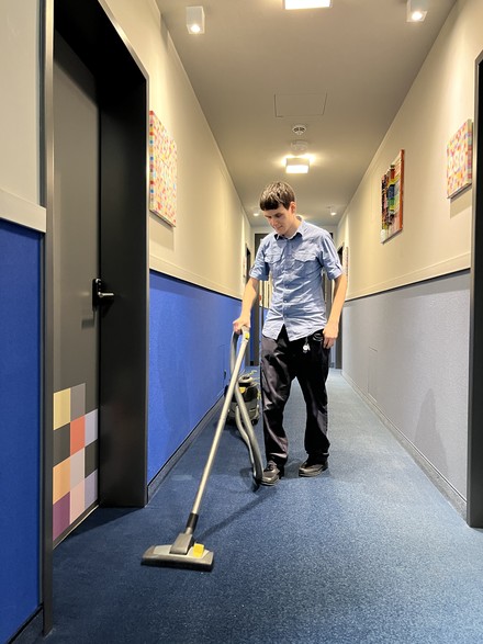 Mitarbeiter im Hotel einsmehr