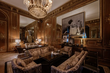 Schlosshotel Berlin - Champagner Lounge Gepard