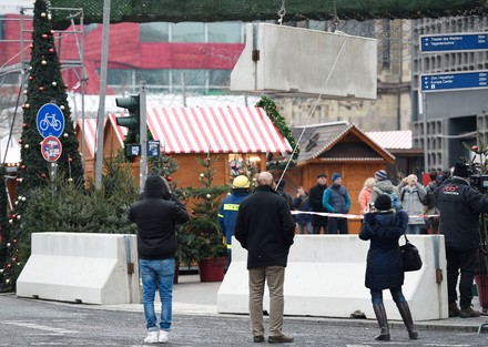 Weihnachtsmarkt in Berlin am Breitscheidplatz.