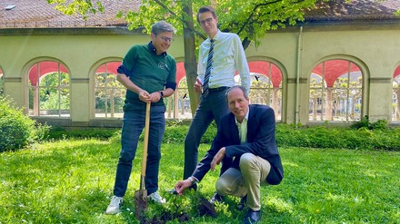 Baumpflanz-Aktion mit dem klimafairein e. V. auf dem Hotelgelände