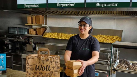 Burgermeister Restaurant mit Wolt Tüte