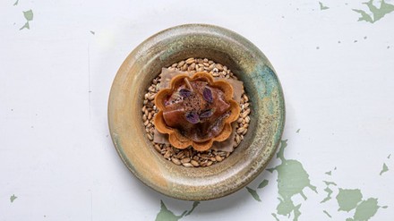 kleine Schale mit einer Speise