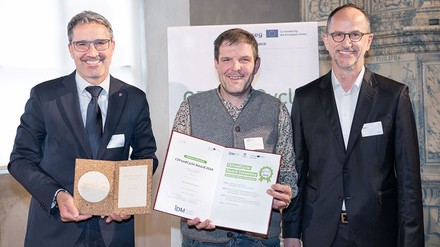 Award-Verleihung mit stolzem Sieger
