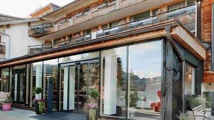 Das Portal des Bio-Berghotel Ifenblick von Außen