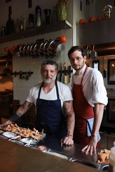 Assaf Granit und Guy Hofman freuen sich bereits auf das Ten Hands Dinner im Berta Berlin am 8. und 9. Juli 2024.