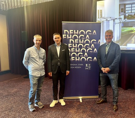 Steffen Ott, Genussakademie Professionals, Björn Krienke, Vorsitzender der Geschäftsführung Agentur für Arbeit Frankfurt am Main, und Robert Mangold, Präsident Dehoga Frankfurt.