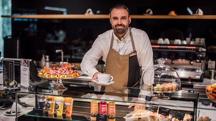 SV Schweiz serviert in ihren rund 300 Betrieben jedes Jahr rund neun Millionen Tassen Kaffee in Bio- und Fairtrade-Qualität.