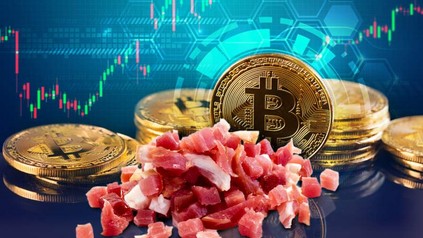 Bitcoins hinter einem stapel gewürfelten Schinken