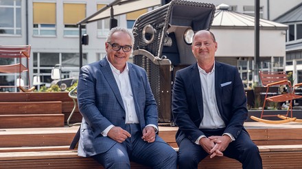 Jörg T. Böckeler und Frank Schönherr in der neuen „River Lounge“ des Dorint Hotel Bonn