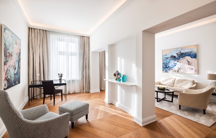 Die Gemälde in den Suiten sind Teil der Sammlung Block der Galerie im Elysée.