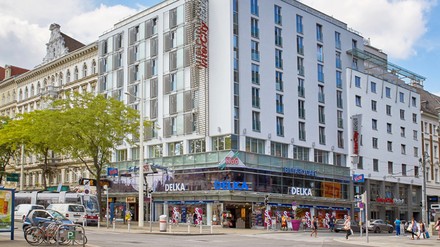Das Gebäude auf der Mariahilfer Straße 122 wurde im Jahr 2000 im 7. Gemeindebezirk von Wien . (Foto: © HIH)