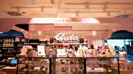 Ein Aida Kaffeehaus im klassischen Rosa