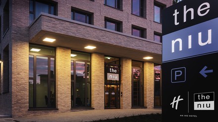 Parkplatzeingang, Holiday Inn – The Niu, Dwarf Berlin Schöneberg