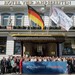 Teilnehmer Partnertreffen der Fait Job Hotels vor dem Fairmont Vier Jahreszeiten Hamburg