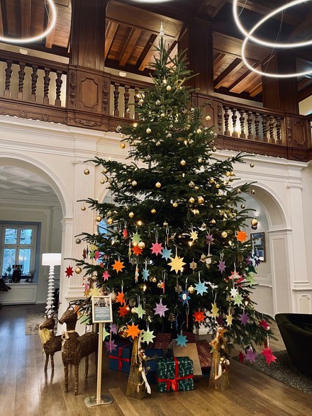 Weihnachtsbaum im Schloss Fleesensee