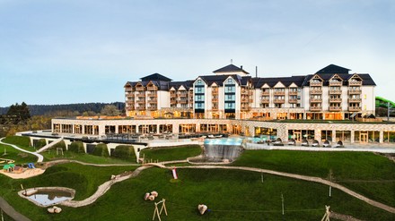 The Grand Green - Familux Resort