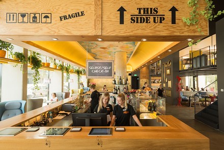 Die Lobby des Hotels Schani in Wien