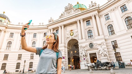 Frau macht Selfie in Wien