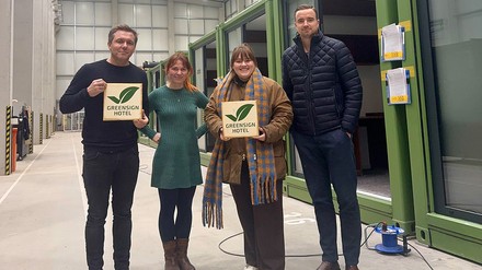 Übergabe des GreenSign-Zertifikats an Tin Inn